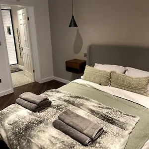 The Retreat, Luxury In With Parking Bath